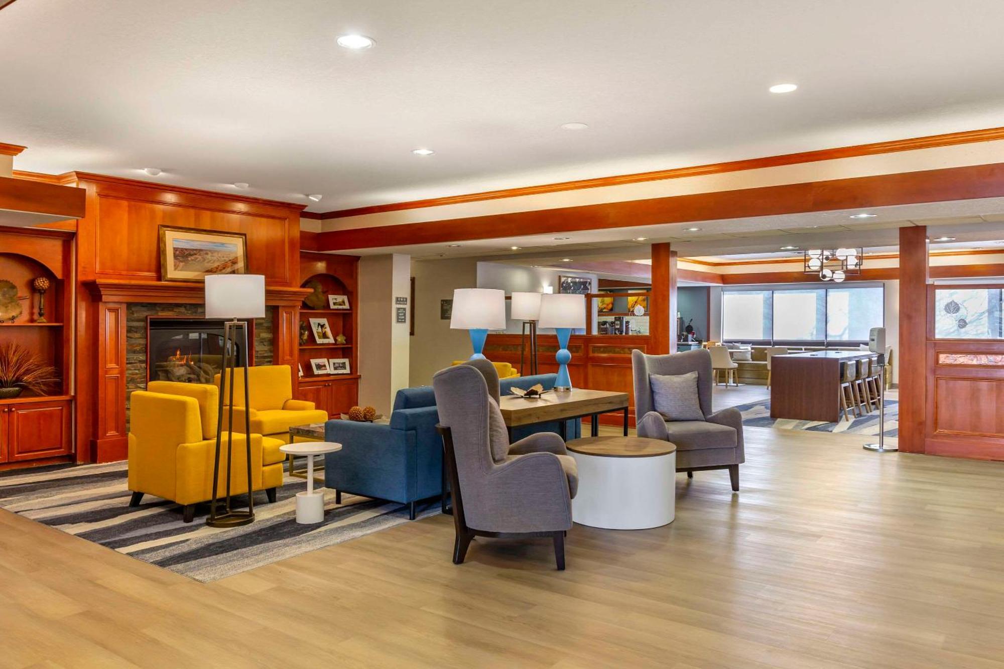 Comfort Inn & Suites Rapid City Near Mt Rushmore Exteriör bild