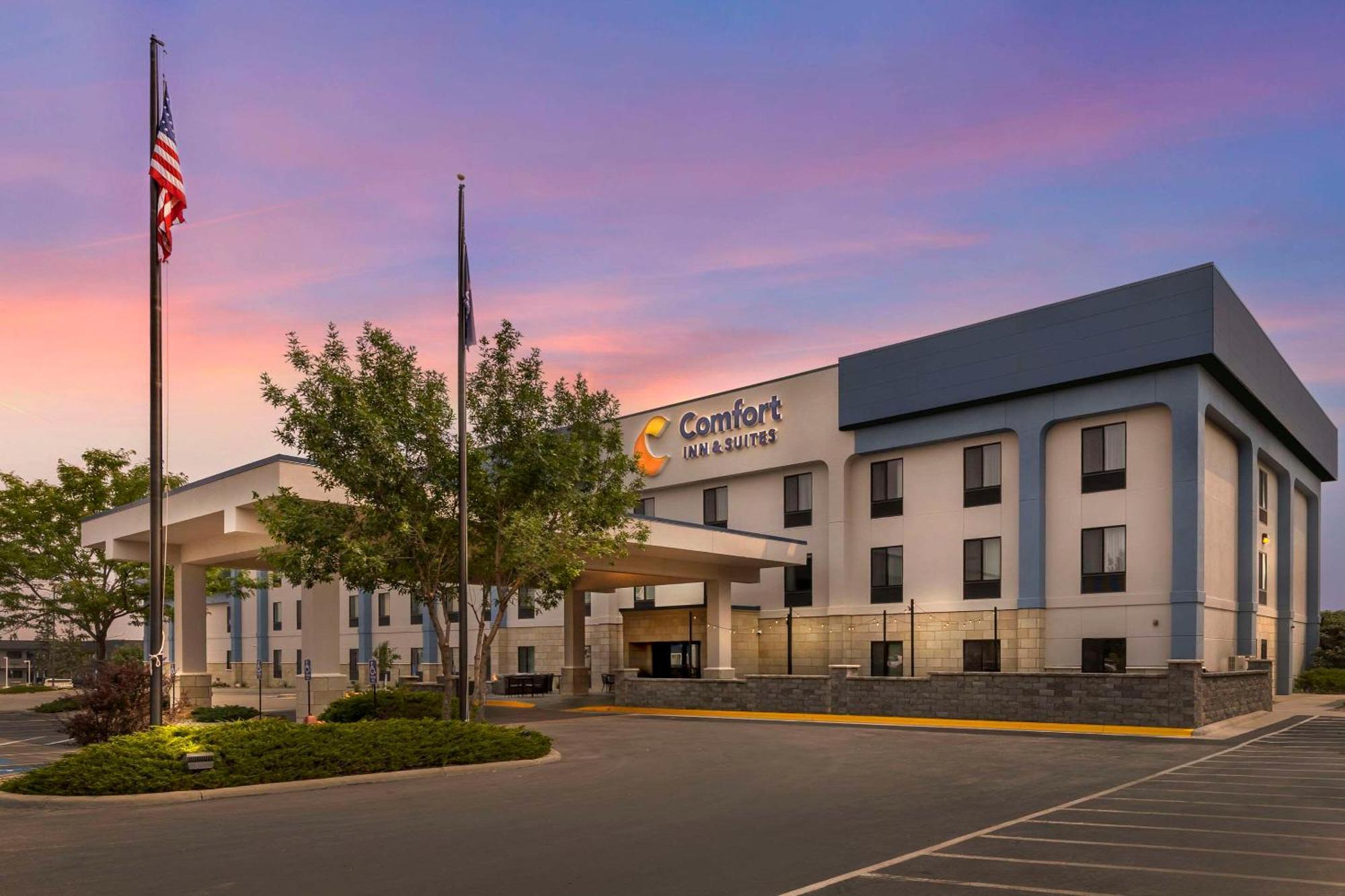 Comfort Inn & Suites Rapid City Near Mt Rushmore Exteriör bild